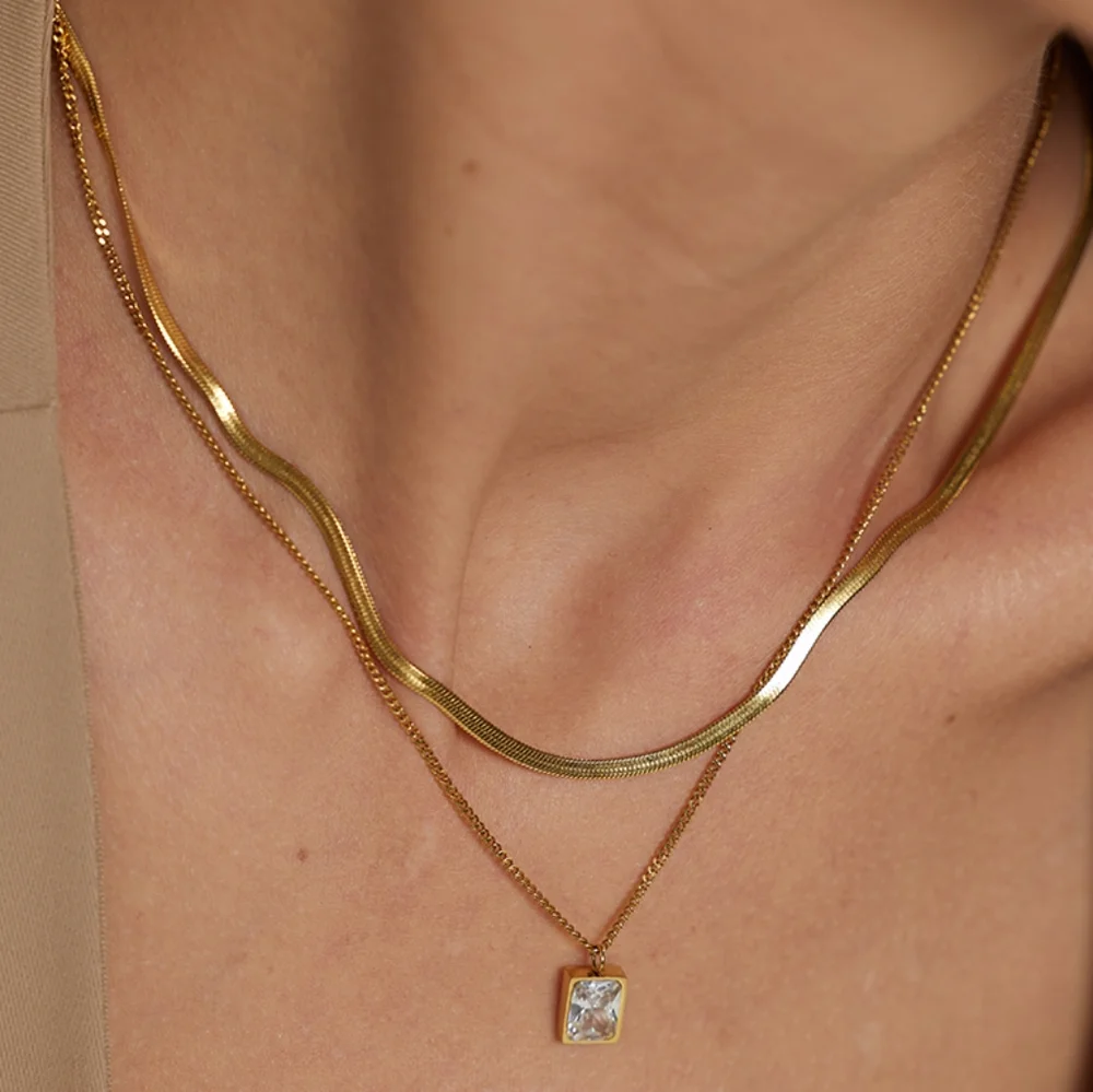 Stylish Layered Necklace - Picture 2 of 9